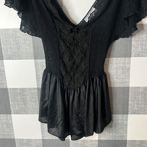 VTG Lingerie - Picture 3 of 5